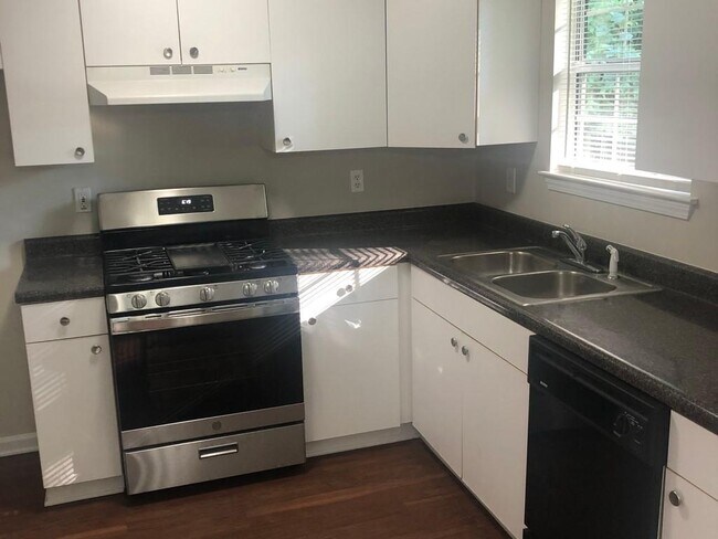 Building Photo - 2107 Creekview Trail