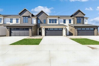 Building Photo - Spacious Modern Townhome at Hayden's Ridge!