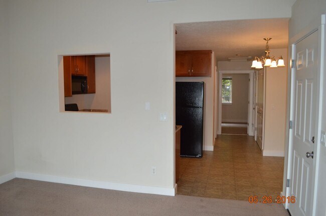 Building Photo - 1-Bedroom in Gated Community!