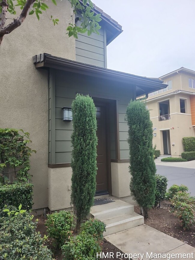 Building Photo - Modern 2-Bedroom Condo Near Victoria Gardens