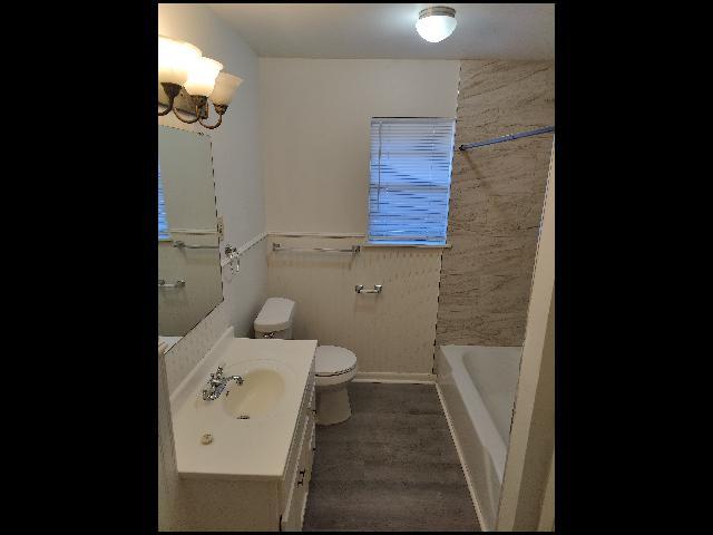 Building Photo - 204 Dobbs St