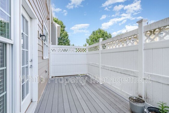 Building Photo - 822 Granby Dr