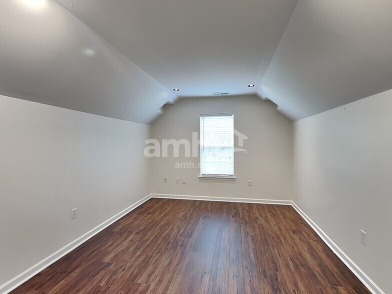 Building Photo - 155 Mott Rd