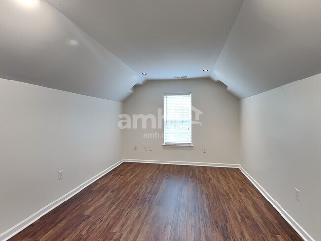 Building Photo - 155 Mott Rd