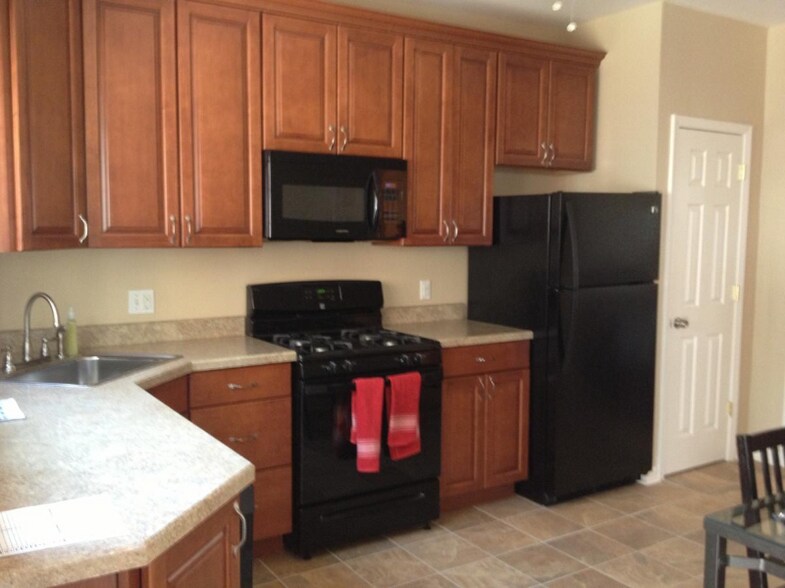 Building Photo - 158 Dryden Way