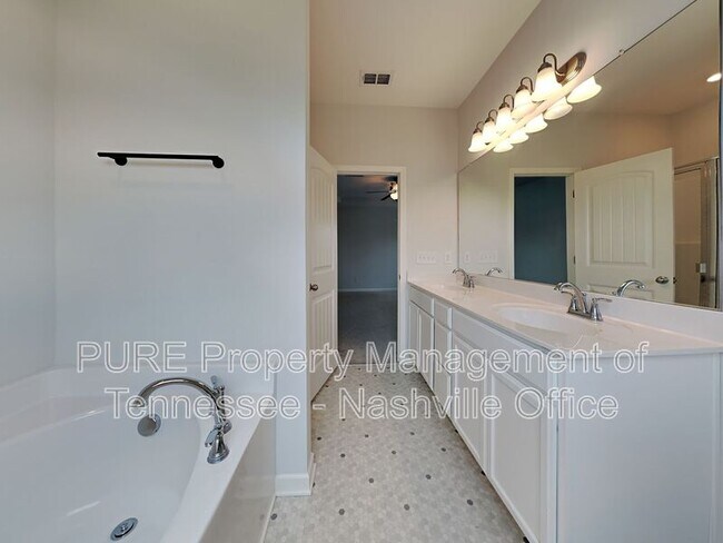 Building Photo - 400 Zeffer Ct