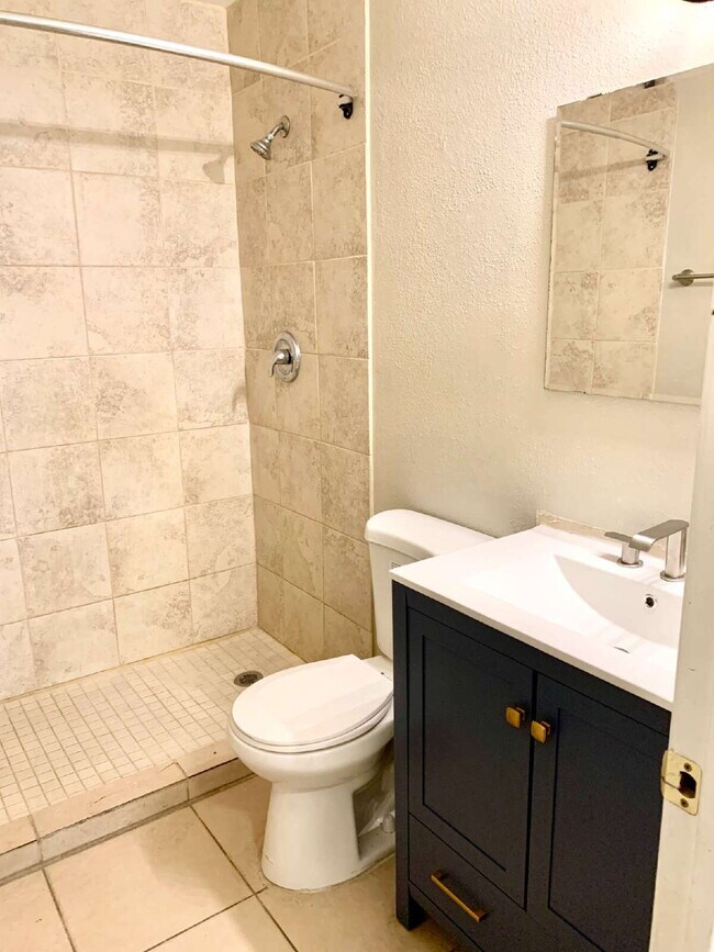 Building Photo - 4317 N 19th Dr