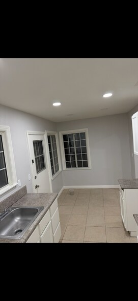 Building Photo - 1361 S Palomares St