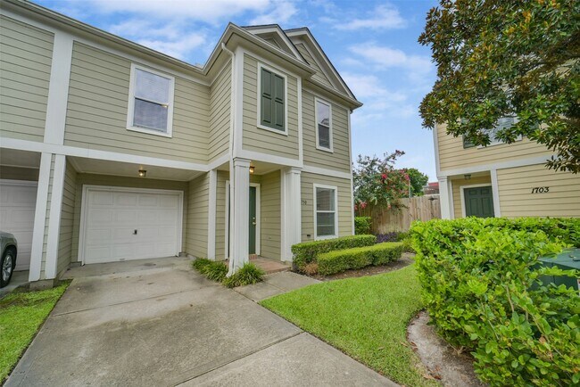 Building Photo - 750 Redwing Park Dr