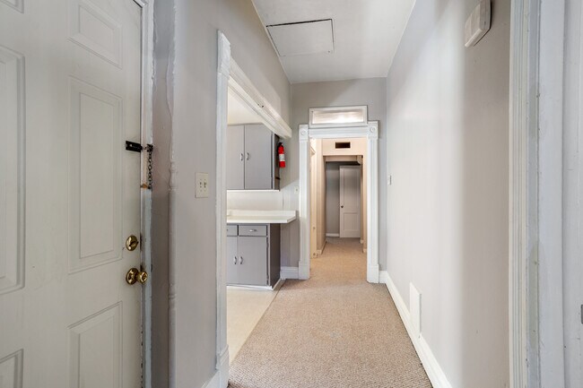 Building Photo - 1303 Waugoo Ave