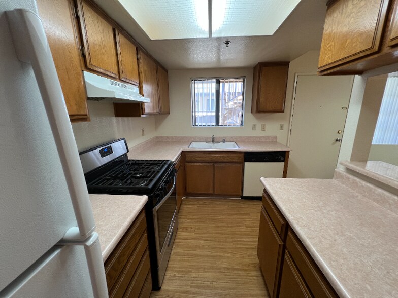 Building Photo - 1517 Rock Glen Ave