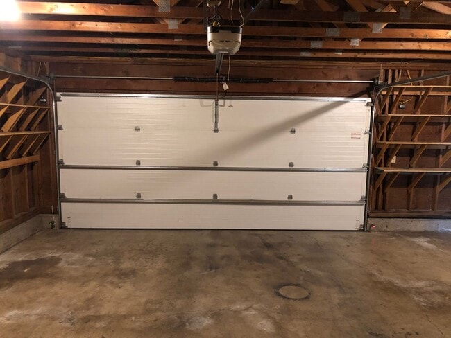 Building Photo - Updated 3 bedroom 1.5 bathroom house in Springfield!