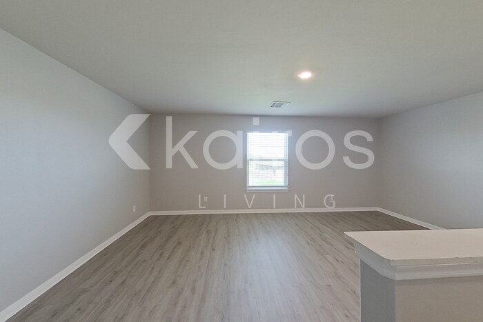 Building Photo - 721 St James Pl