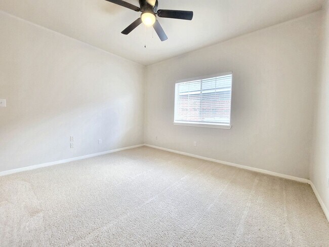 Building Photo - 3/BR, 2/BA Home with Spacious Layout & Lar...