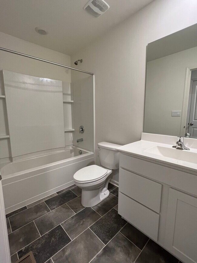 Building Photo - 217 Goldenrod Dr