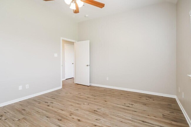 Building Photo - 22835 W Waterlake