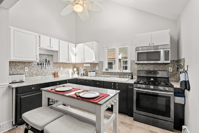 Building Photo - 49 Franklin Ave