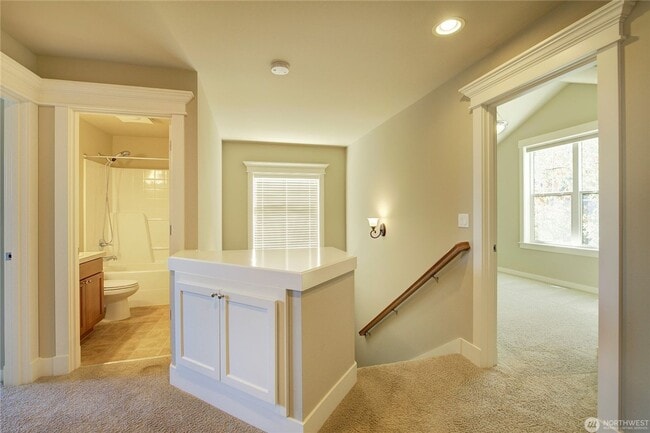 Building Photo - 3Bd/2.75Ba Issaquah Home