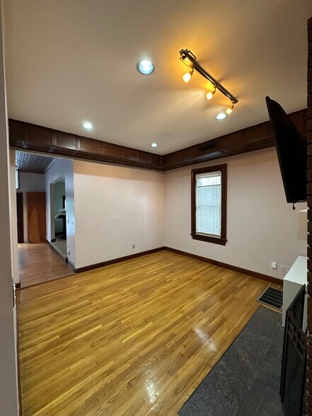 Building Photo - 18 Spring Garden St