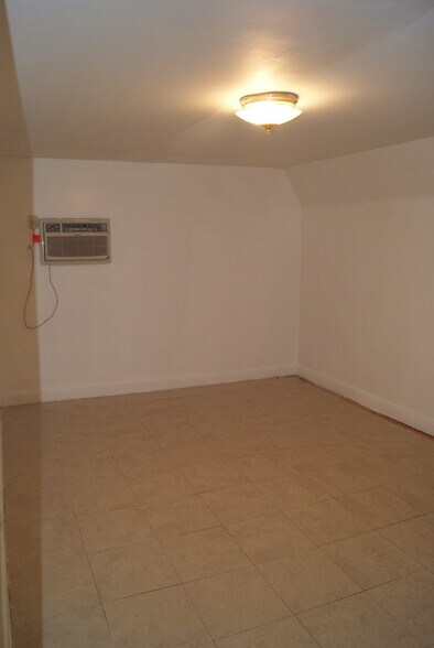 Bedroom 2 - 1941 Pierce St