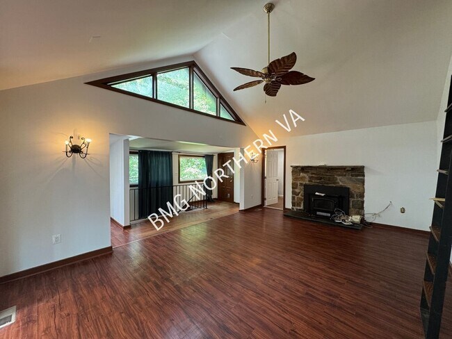 Building Photo - 8221 Barron St