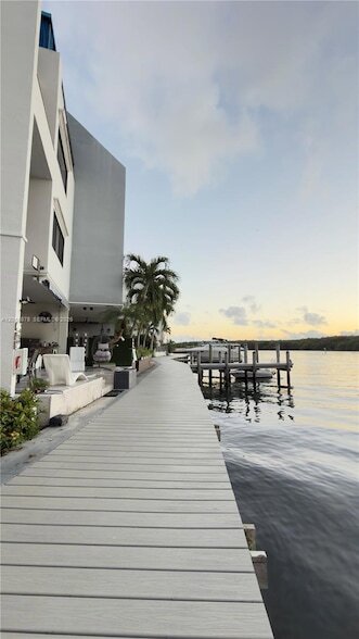 Building Photo - 456 Poinciana Island Dr