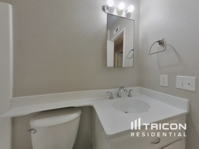 Building Photo - 13636 Rundell Dr