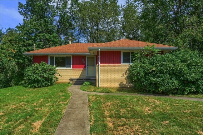 Building Photo - 194 Woodridge Dr
