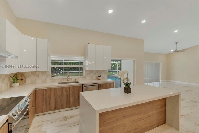 Building Photo - 10425 NW 48th Manor