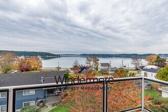 Building Photo - 3 bed 2 bath Condo with a View!