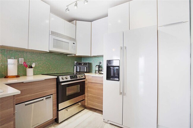 Building Photo - 1000 West Ave