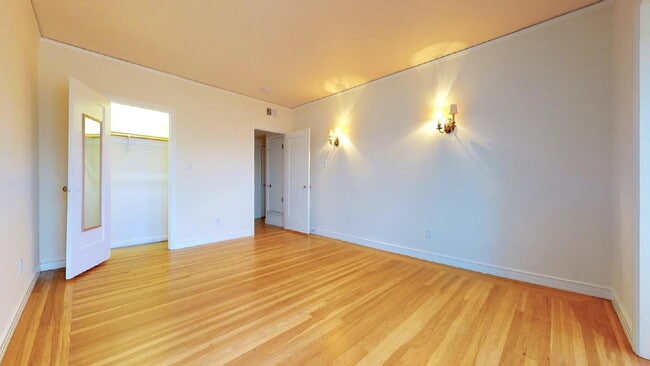 Building Photo - San Francisco Living at Its Finest