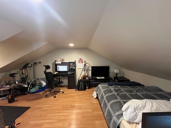 Building Photo - 5202 Dresden Wy