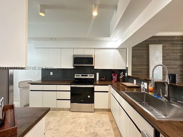 Building Photo - 3900 Island B-303 Is