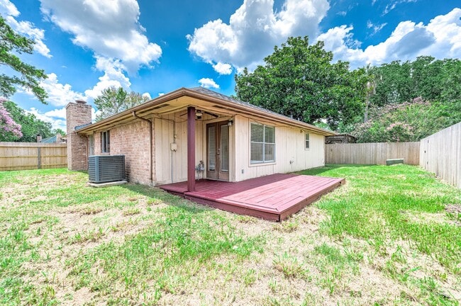 Building Photo - 1922 Arcadia Dr