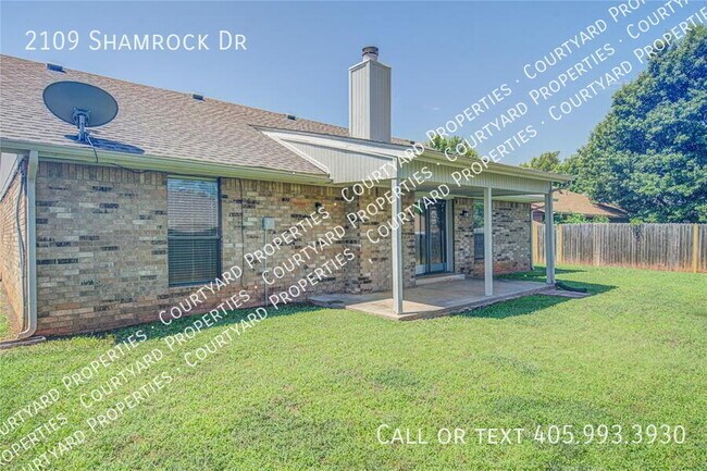 Building Photo - 2109 Shamrock Dr