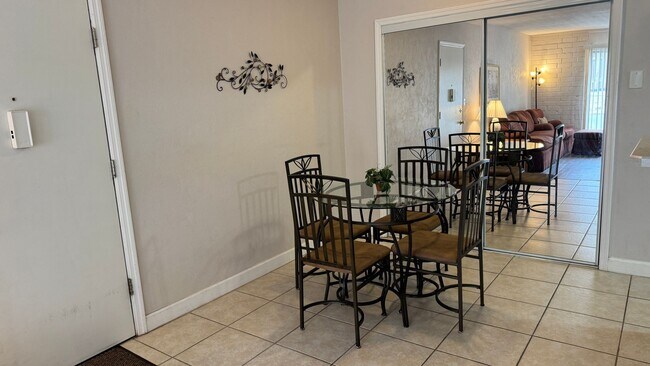 Building Photo - Just Reduced!! Attn: Doctors, Nurses and Interns - Walk To Shands!