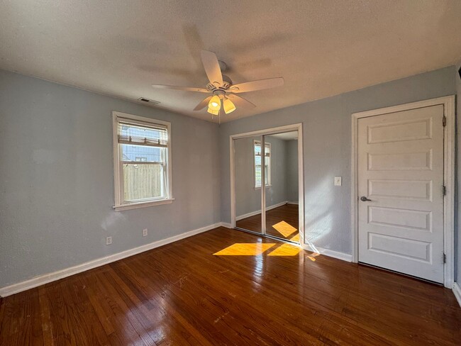 Building Photo - Welcome to this charming bungalow-style home!