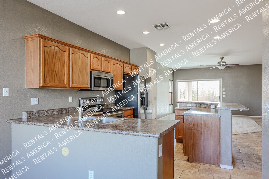 Building Photo - 12823 W Modesto Dr