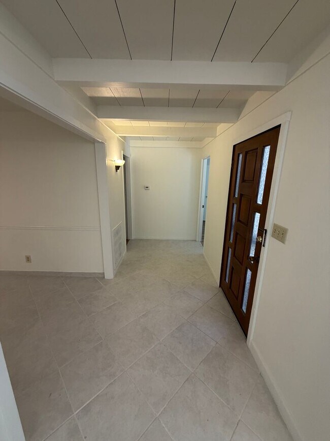Building Photo - *Move in special* First month's rent is on us!! move in by 8/1/2026