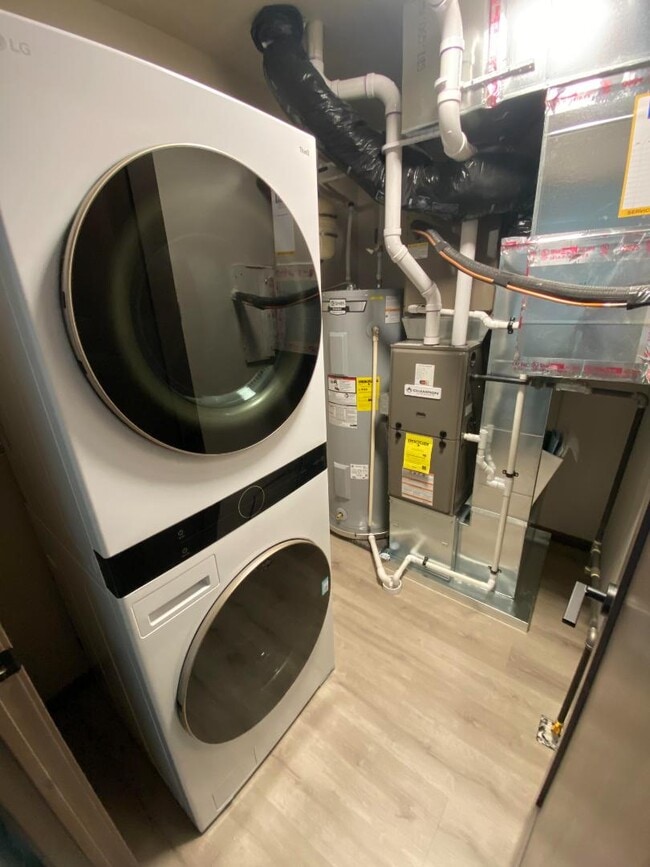 Building Photo - 218 S Elmwood Ave