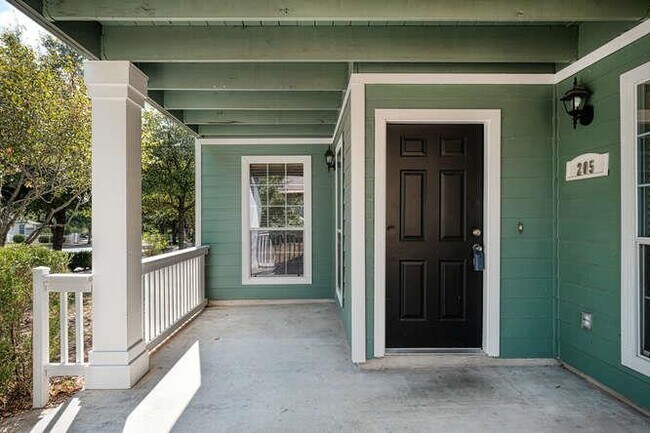 Building Photo - 205 Polk