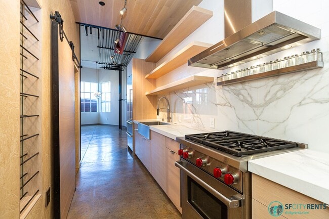 Building Photo - SoMa: Luxuriously Remodeled Conversion Liv...