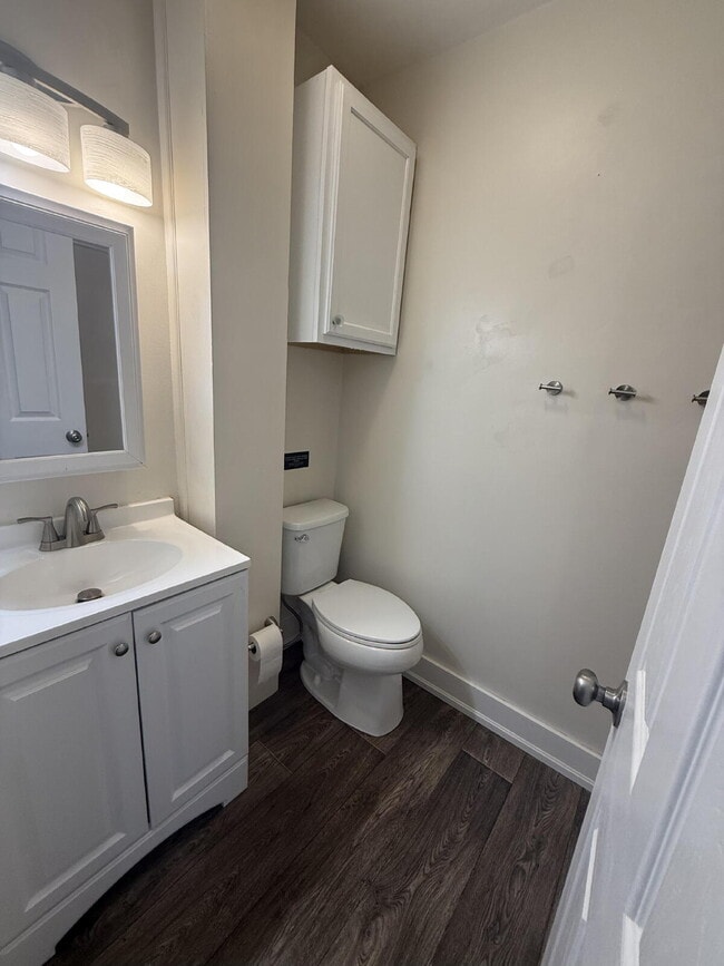 Building Photo - 2 bedroom, 1 bathroom House deep in the heart of the Highlands.