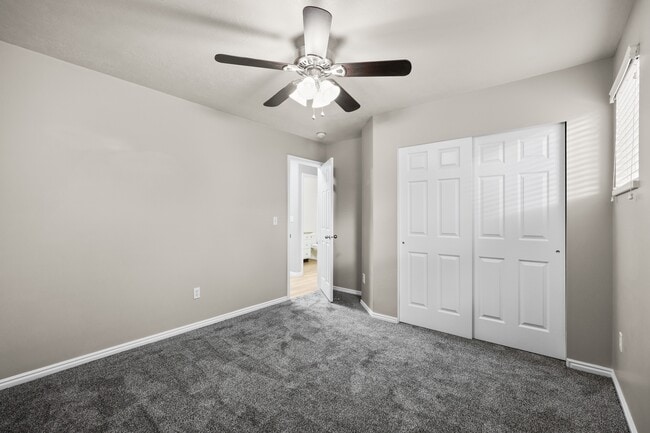 Building Photo - 452 N Kent Ln