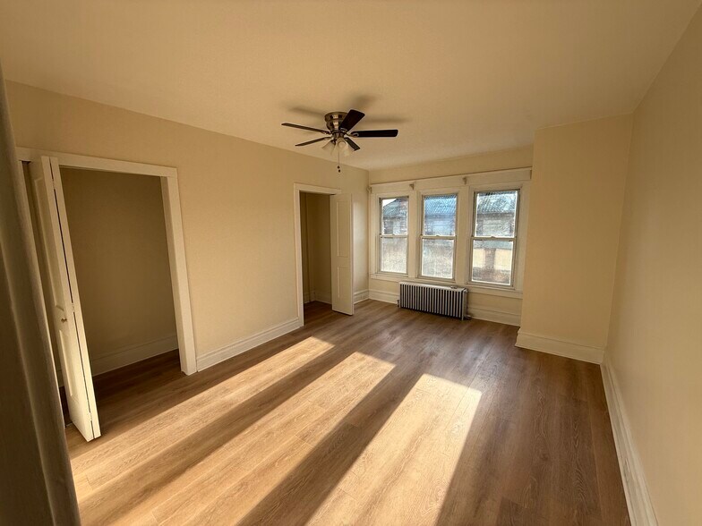 Building Photo - 133 S 15th St