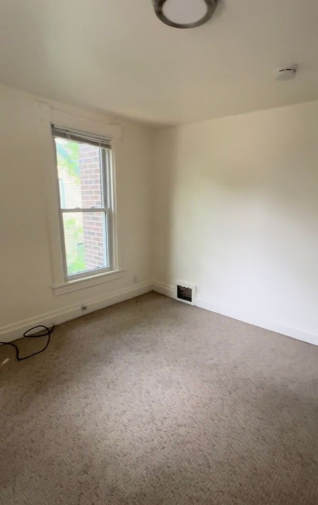 Building Photo - 536 Detroit St