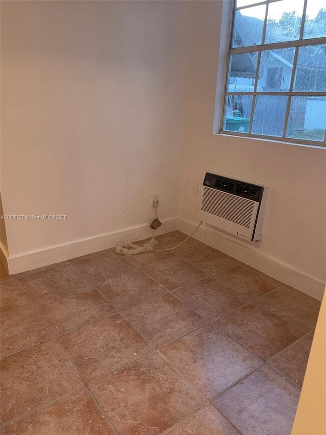 Building Photo - 746 NE 80th St