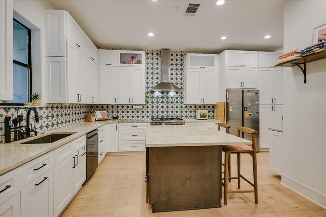 Building Photo - 1529 Barton Springs Rd
