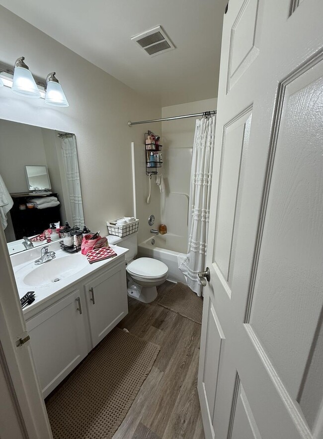 Building Photo - 272 Columbus Dr